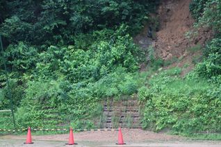 23-07-13　グラウンド土砂くずれ (1).jpg
